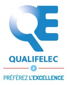 Logo Qualifelec.
Sur fond blanc, les lettres QE en majuscules, Qualifelec - Préférez l'excellence.